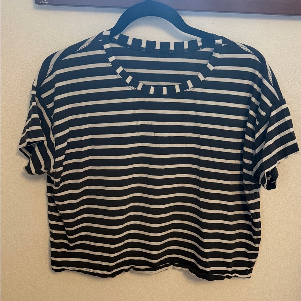 Lululemon Cate’s tshirt Black and White Striped